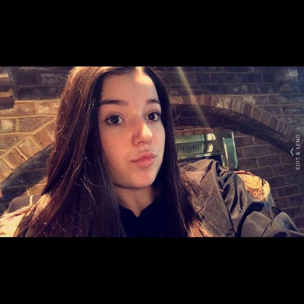 Meet your Posher, Chloe